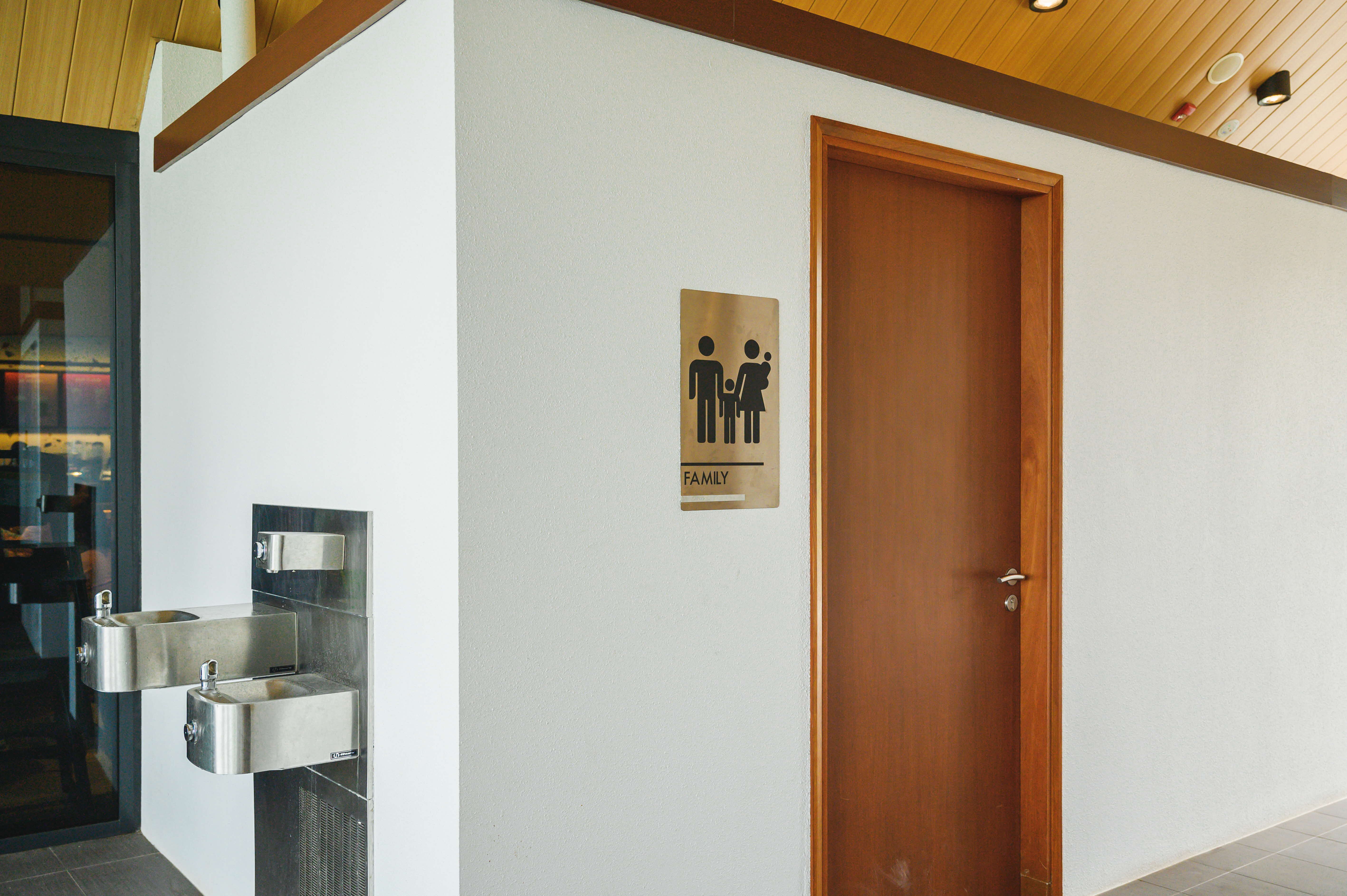 Lakeside House - Family Toilet